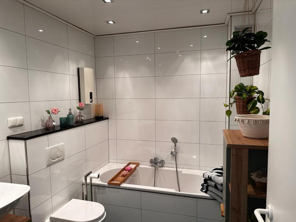 A&V Apartments Wunderschoene Rheinblick Wohnung Zum Entspannen Apt Ela 杜伊斯堡 外观 照片