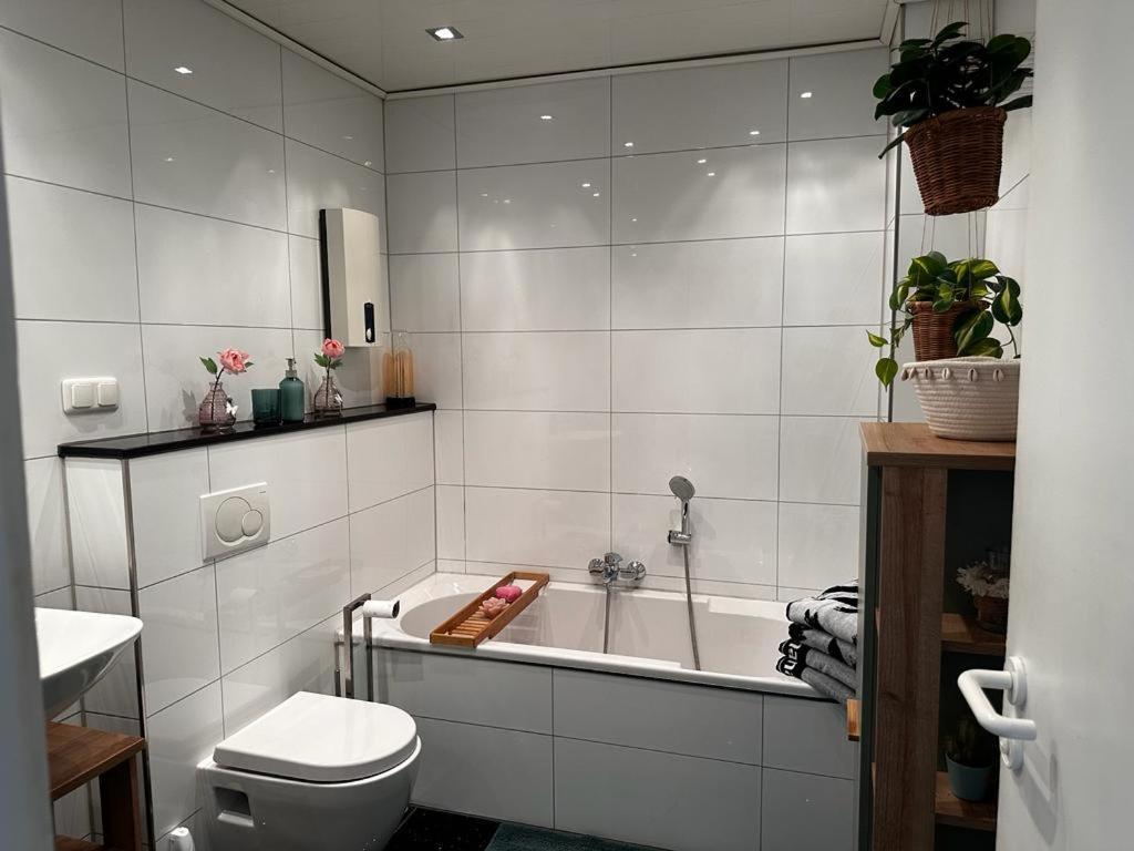 A&V Apartments Wunderschoene Rheinblick Wohnung Zum Entspannen Apt Ela 杜伊斯堡 外观 照片